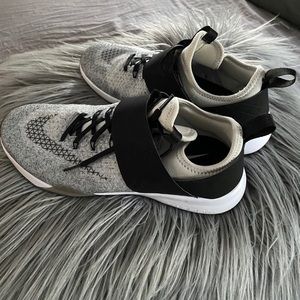 Nike Zoom Strong Size 9